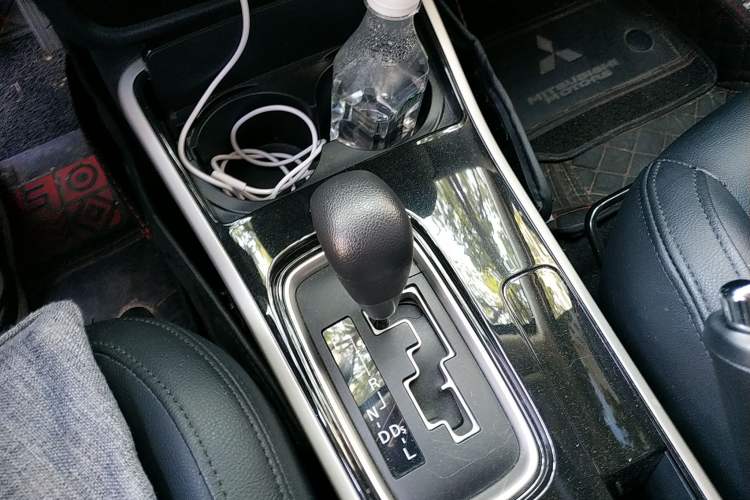 Used Mitsubishi Outlander 2021 2.0L Two-Wheel Drive Comfort Edition 5 Seats Gear Lever