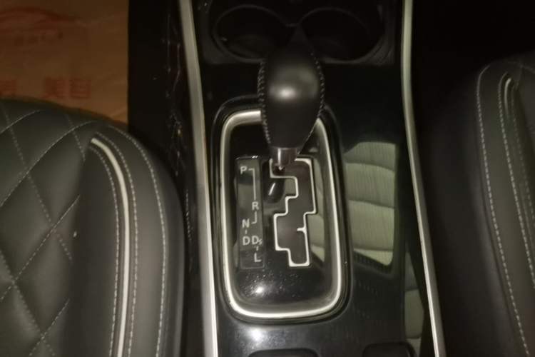 Used Mitsubishi Outlander 2021 Revised Version 2.0L Two-Wheel Drive Enjoyment Edition 5 Seats Gear Lever