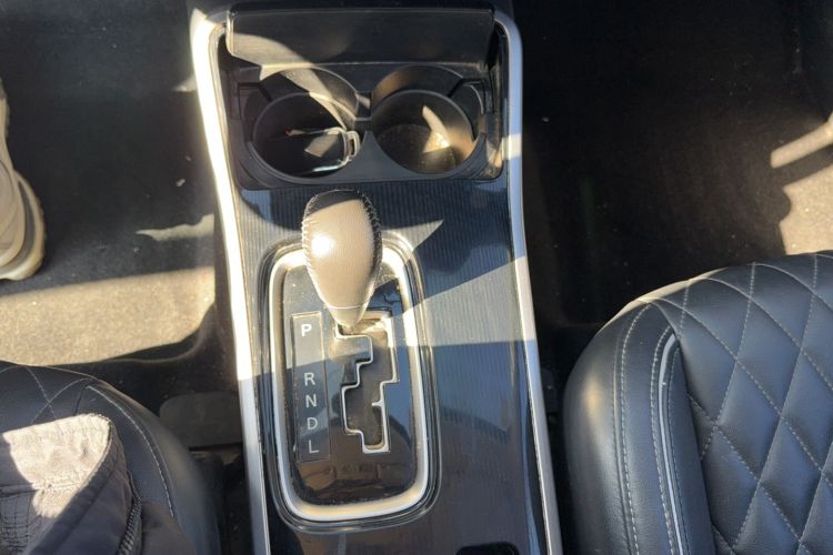 Used Mitsubishi Outlander 2021 2.4L 4x4 Zhi Xiang Edition 7 Seats Gear Lever