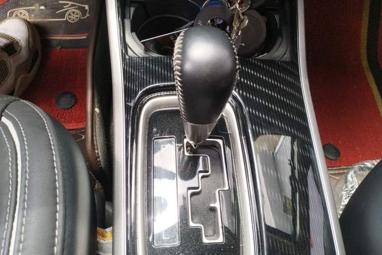 Used Mitsubishi Outlander 2021 2.4L 4x4 Zhi Xiang Edition 7 Seats Gear Lever