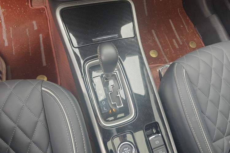 Used Mitsubishi Outlander  Gear Lever