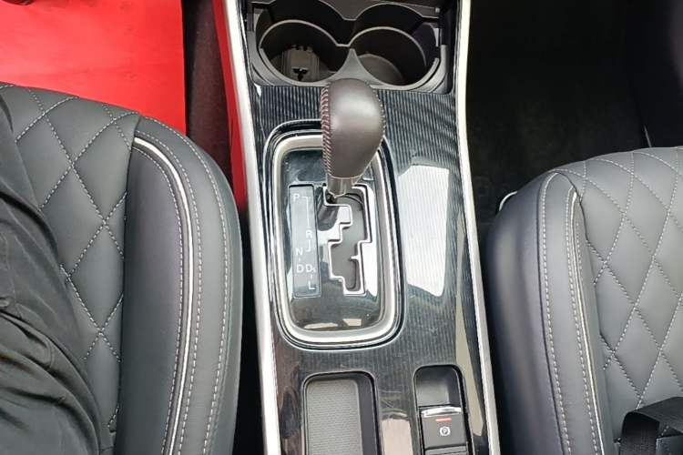 Used Mitsubishi Outlander 2021 2.0L Two-Wheel Drive Comfort Edition 5 Seats Gear Lever
