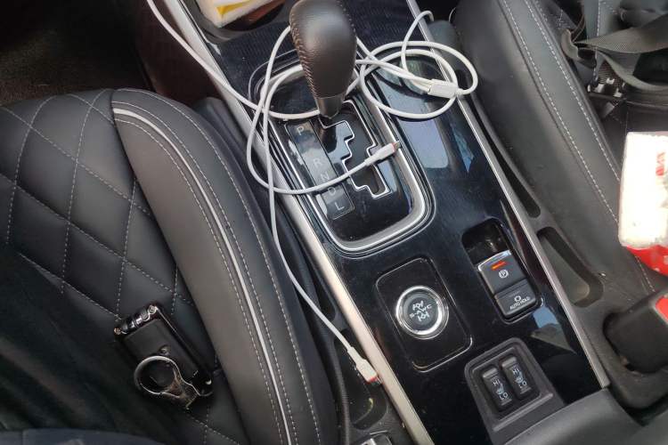 Used Mitsubishi Outlander 2021 2.4L 4x4 Zhi Xiang Edition 7 Seats Gear Lever