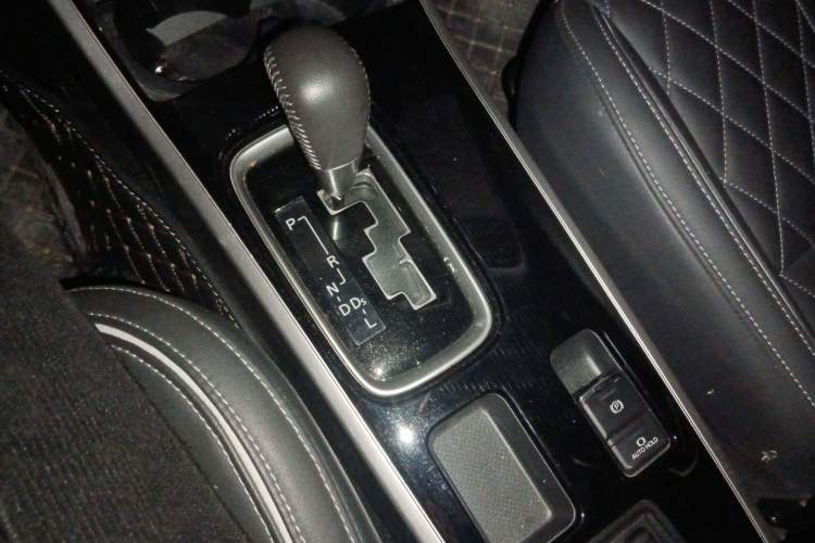 Used Mitsubishi Outlander 2021 2.0L Two-Wheel Drive Comfort Edition 5 Seats Gear Lever