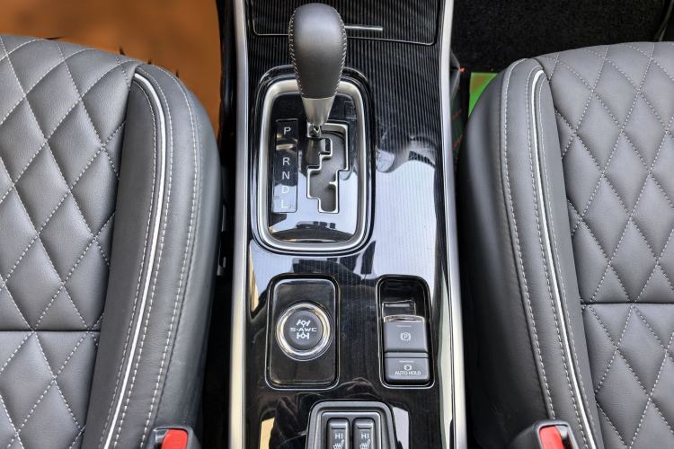 Used Mitsubishi Outlander 2021 2.4L 4x4 DynaDrive Edition 5 Seats Gear Lever