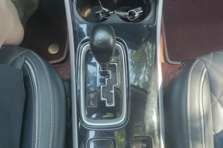 Used Mitsubishi Outlander 2021 2.4L 4x4 DynaDrive Edition 5 Seats Gear Lever