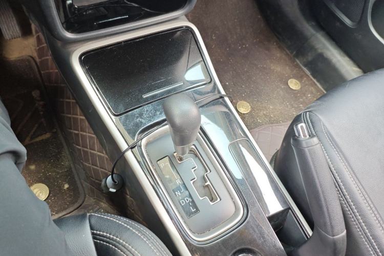 Used Mitsubishi Outlander 2021 Revised Version 2.0L Two-Wheel Drive Comfort Edition 5 Seats Gear Lever