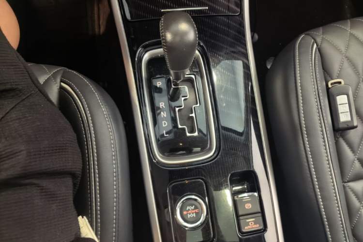 Used Mitsubishi Outlander 2021 2.4L 4x4 Zhi Xiang Edition 7 Seats Gear Lever