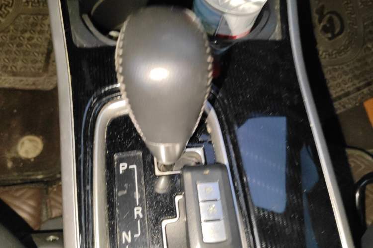 Used Mitsubishi Outlander 2021 Revised Version 2.0L Two-Wheel Drive Enjoyment Edition 5 Seats Gear Lever