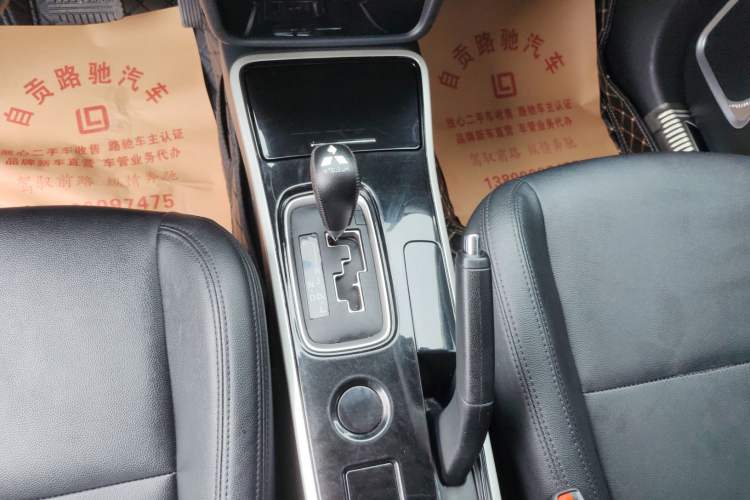 Used Mitsubishi Outlander 2021 Revised Version 2.0L Two-Wheel Drive Comfort Edition 5 Seats Gear Lever
