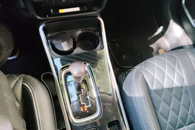 Used Mitsubishi Outlander 2021 2.4L 4x4 Zhi Xiang Edition 7 Seats Gear Lever