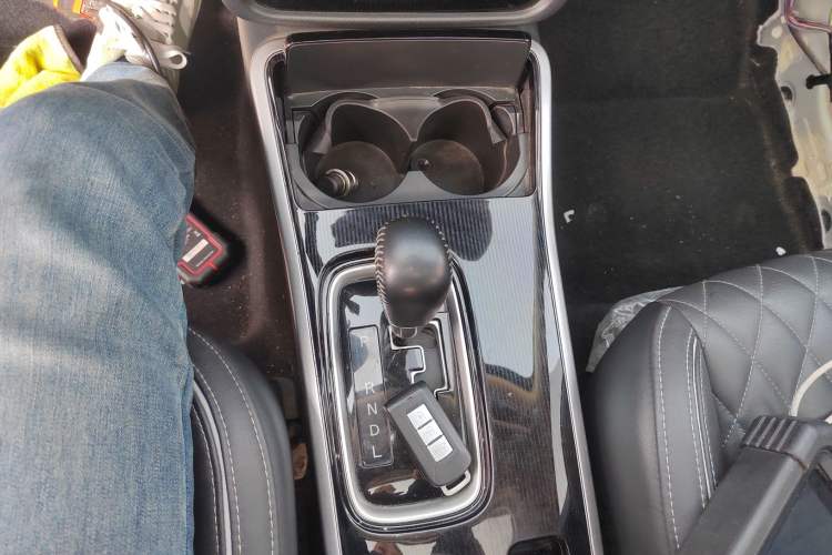 Used Mitsubishi Outlander 2021 2.4L 4x4 DynaDrive Edition 5 Seats Gear Lever
