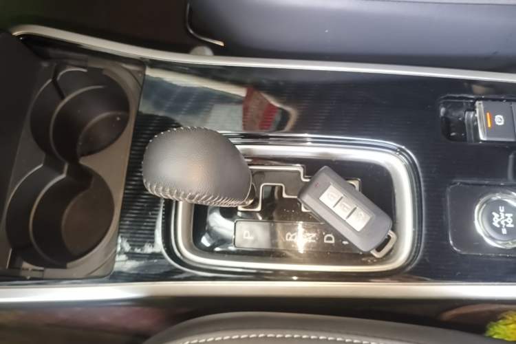 Used Mitsubishi Outlander 2021 2.4L 4x4 Zhi Xiang Edition 7 Seats Gear Lever