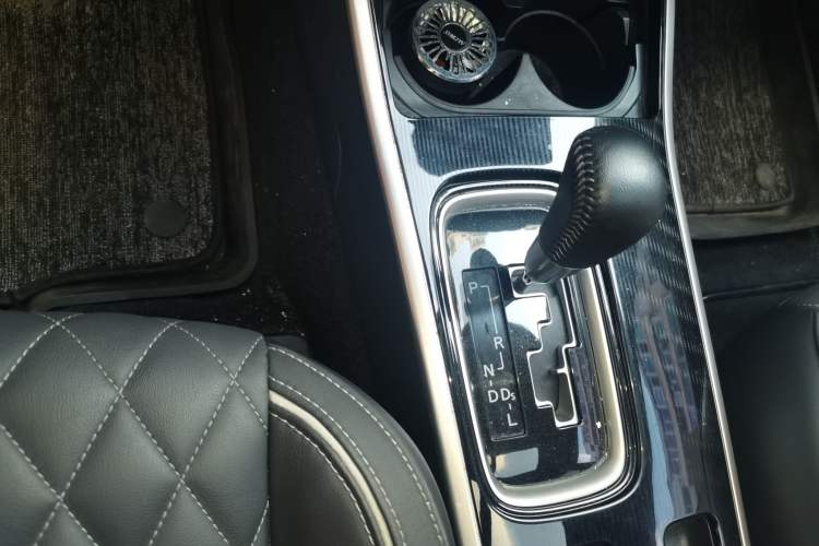 Used Mitsubishi Outlander 2021 2.0L Two-Wheel Drive Comfort Edition 5 Seats Gear Lever