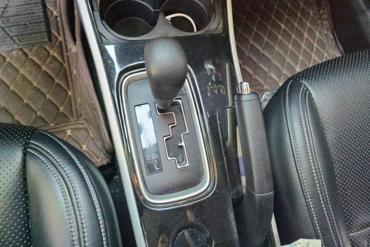 Used Mitsubishi Outlander 2021 2.0L Two-Wheel Drive Comfort Edition 5 Seats Gear Lever