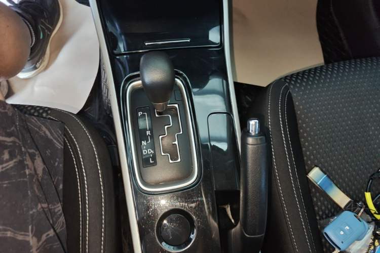 Used Mitsubishi Outlander 2021 2.0L Two-Wheel Drive Comfort Edition 5 Seats Gear Lever