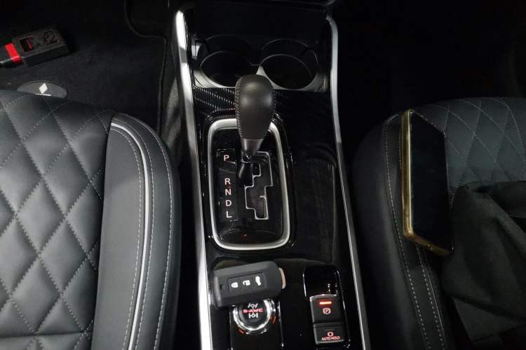 Used Mitsubishi Outlander 2021 2.4L 4x4 Zhi Xiang Edition 7 Seats Gear Lever