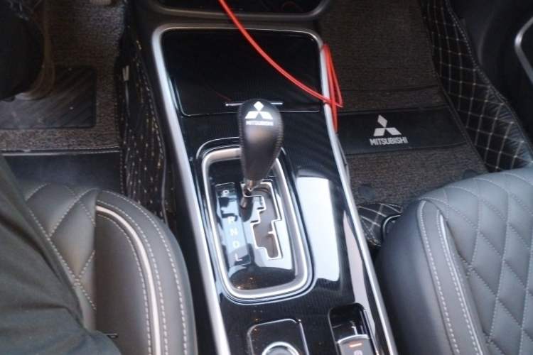 Used Mitsubishi Outlander 2021 2.4L 4x4 Zhi Xiang Edition 7 Seats Gear Lever