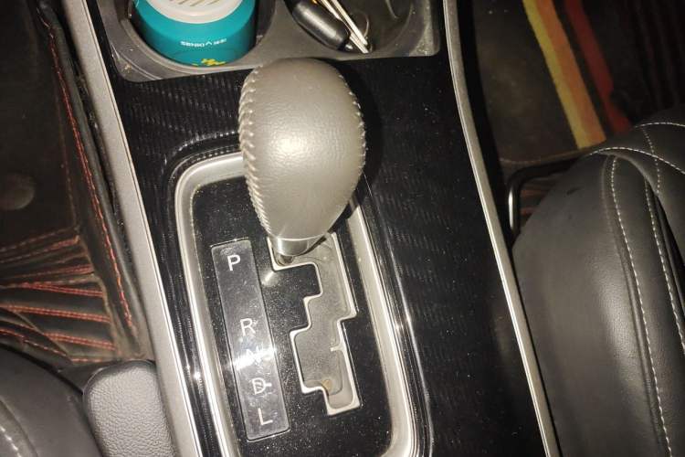 Used Mitsubishi Outlander 2021 2.4L 4x4 Zhi Xiang Edition 7 Seats Gear Lever
