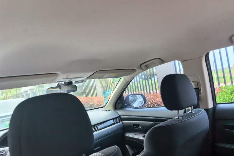 Used Mitsubishi Outlander 2021 2.0L Two-Wheel Drive Comfort Edition 5 Seats Headliner