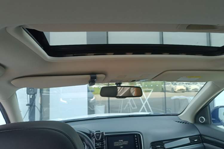 Used Mitsubishi Outlander 2021 2.0L Two-Wheel Drive Comfort Edition 7 Seats Headliner