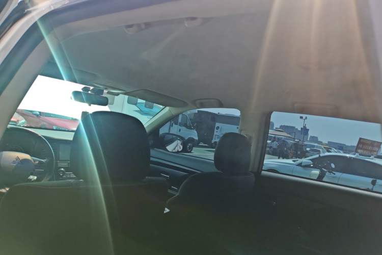 Used Mitsubishi Outlander 2021 Revised Version 2.0L Two-Wheel Drive Comfort Edition 5 Seats Headliner