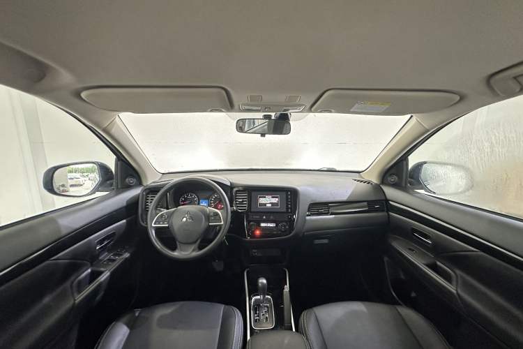 Used Mitsubishi Outlander 2021 Revised Version 2.0L Two-Wheel Drive Comfort Edition 5 Seats Headliner