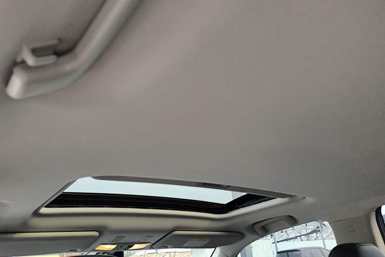 Used Mitsubishi Outlander 2021 Revised Version 2.0L Two-Wheel Drive Comfort Edition 7 Seats Headliner