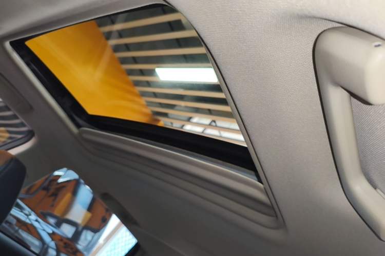 Used Mitsubishi Outlander 2021 2.4L 4x4 Zhi Xiang Edition 7 Seats Headliner