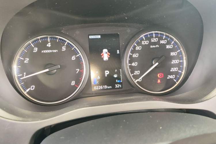 Used Mitsubishi Outlander 2021 2.4L 4x4 DynaDrive Edition 5 Seats Instrument Cluster