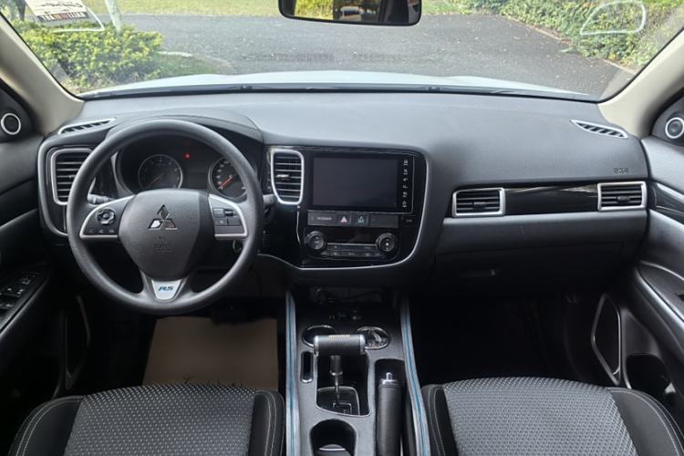 Used Mitsubishi Outlander 2021 Revised Version 2.0L Two-Wheel Drive Comfort Edition 5 Seats Interior 1