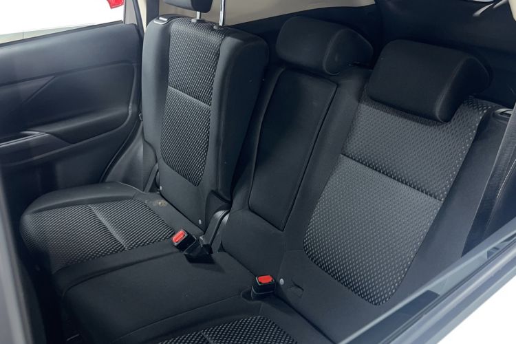 Used Mitsubishi Outlander 2021 2.0L Two-Wheel Drive Comfort Edition 5 Seats Interior 1