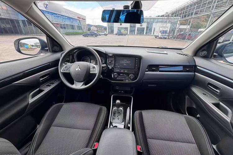 Used Mitsubishi Outlander 2021 Revised Version 2.0L Two-Wheel Drive Comfort Edition 5 Seats Interior 1