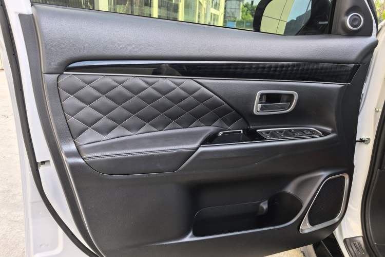 Used Mitsubishi Outlander 2021 2.4L 4x4 DynaDrive Edition 5 Seats Interior 1