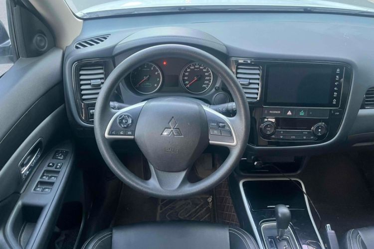 Used Mitsubishi Outlander 2021 Revised Version 2.0L Two-Wheel Drive Comfort Edition 5 Seats Interior 1