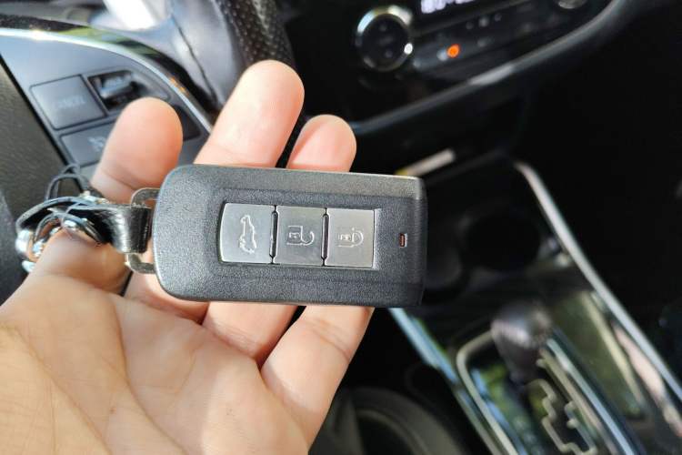 Used Mitsubishi Outlander 2021 2.4L 4x4 Zhi Xiang Edition 7 Seats Interior 1