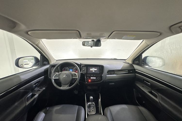Used Mitsubishi Outlander 2021 Revised Version 2.0L Two-Wheel Drive Comfort Edition 5 Seats Interior 1