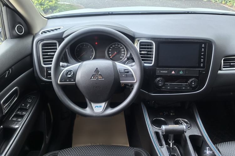 Used Mitsubishi Outlander 2021 Revised Version 2.0L Two-Wheel Drive Comfort Edition 5 Seats Interior 2