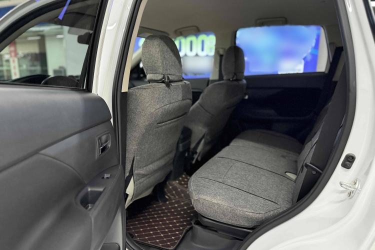 Used Mitsubishi Outlander 2021 Revised Version 2.0L Two-Wheel Drive Comfort Edition 5 Seats Interior 2