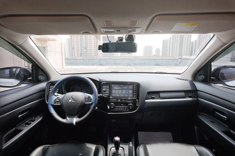 Used Mitsubishi Outlander 2021 Revised Version 2.0L Two-Wheel Drive Comfort Edition 5 Seats Interior 2