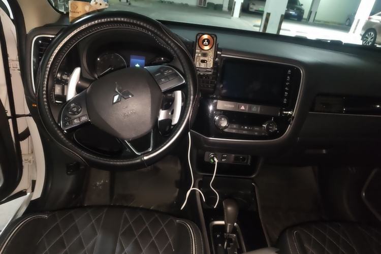 Used Mitsubishi Outlander 2021 2.4L 4x4 Zhi Xiang Edition 7 Seats Interior 2