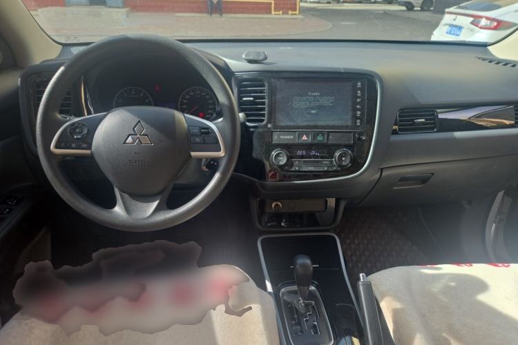 Used Mitsubishi Outlander 2021 Revised Version 2.0L Two-Wheel Drive Comfort Edition 5 Seats Interior 2