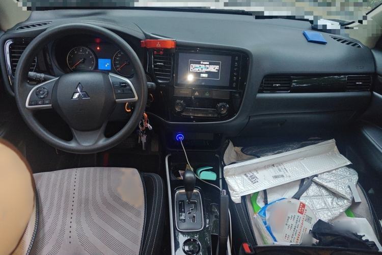 Used Mitsubishi Outlander 2021 Revised Version 2.0L Two-Wheel Drive Comfort Edition 5 Seats Interior 2