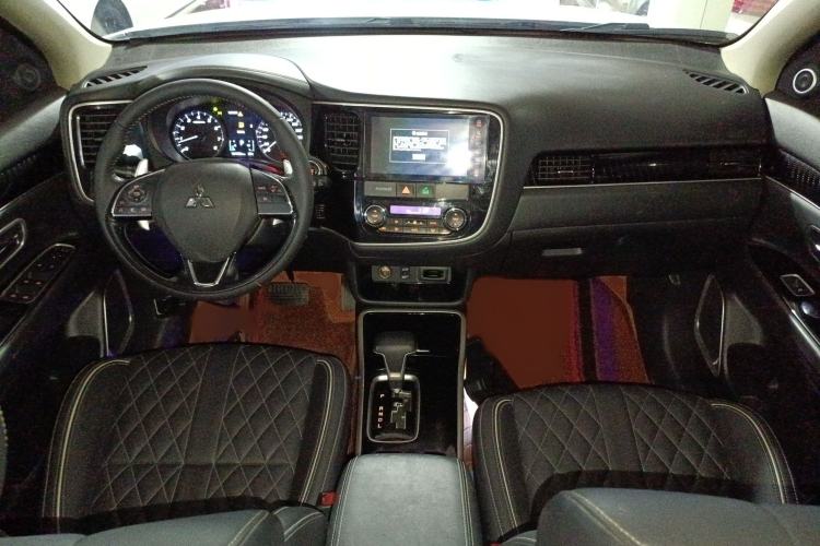 Used Mitsubishi Outlander 2021 2.4L 4x4 Zhi Xiang Edition 7 Seats Interior 2