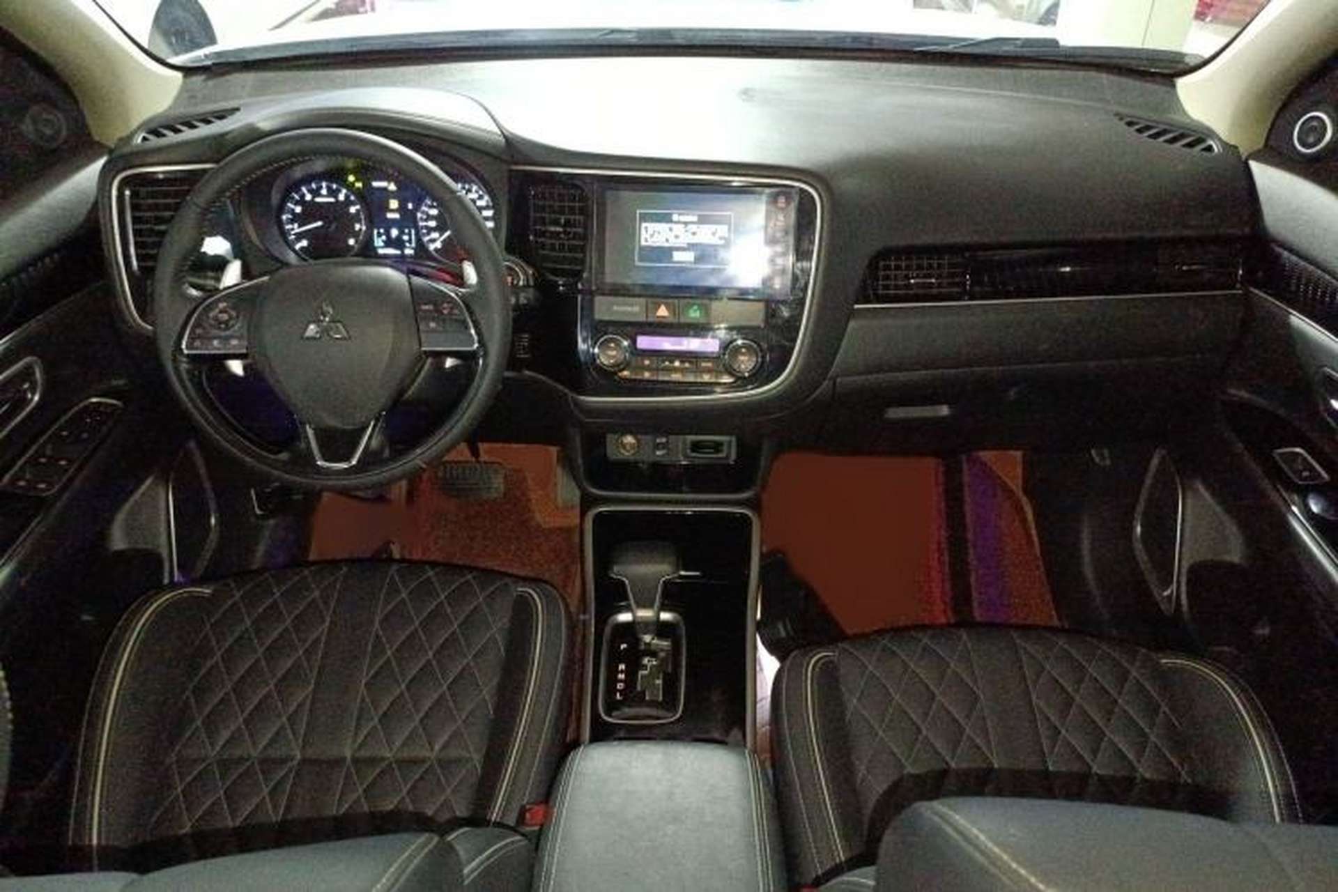 Used Mitsubishi Outlander 2021 2.4L 4x4 Zhi Xiang Edition 7 Seats Interior 2