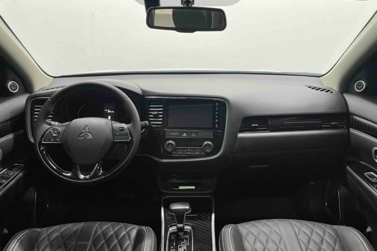 Used Mitsubishi Outlander 2021 2.0L Two-Wheel Drive Comfort Edition 5 Seats Interior 2