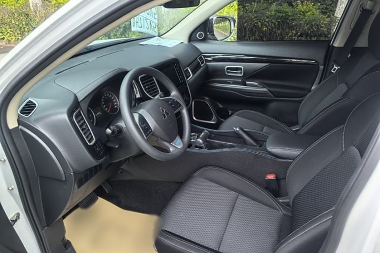 Used Mitsubishi Outlander 2021 Revised Version 2.0L Two-Wheel Drive Comfort Edition 5 Seats Interior 3
