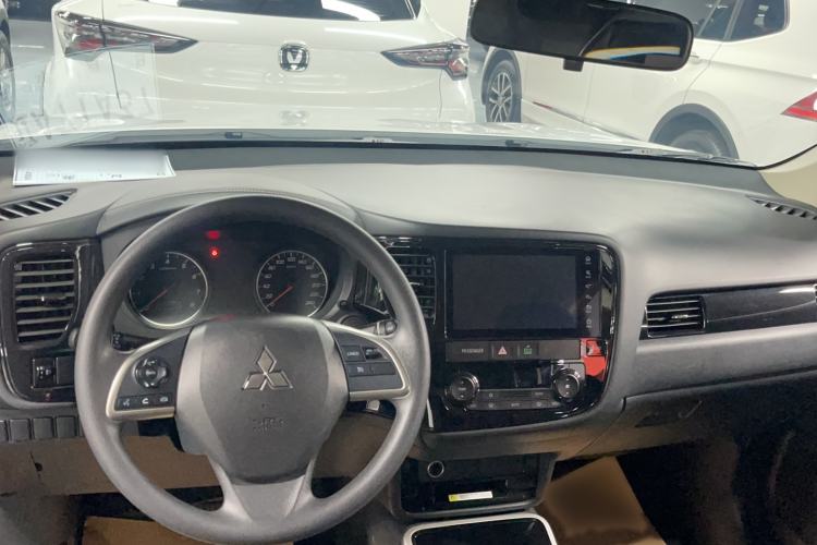 Used Mitsubishi Outlander 2021 2.0L Two-Wheel Drive Comfort Edition 5 Seats Interior 3