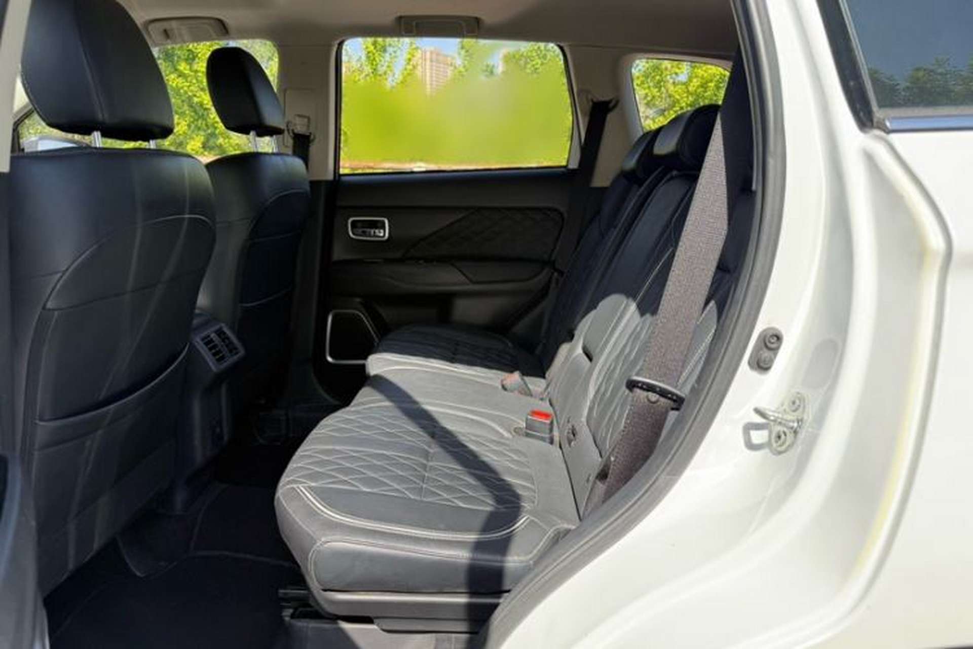 Used Mitsubishi Outlander 2021 2.4L 4x4 Zhi Xiang Edition 7 Seats Interior 3