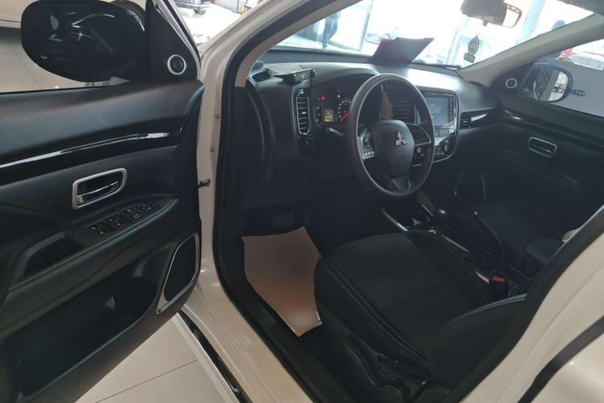 Used Mitsubishi Outlander 2021 Revised Version 2.0L Two-Wheel Drive Comfort Edition 5 Seats Interior 3